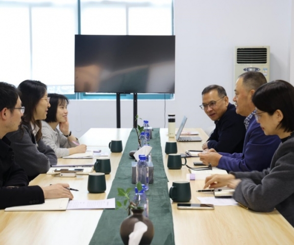 体贴眷注落实处，政企同心谋开展