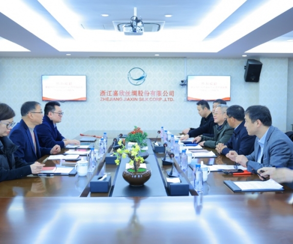 中国纺织品收支口商会曹甲昌会长一行来访调研 深入调研外贸走势，携手探寻前行新径