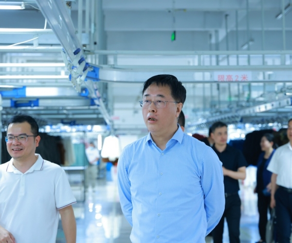 农行总行田继敏向导一行调研尊龙人生就是博首页丝绸 共探银企相助新机缘